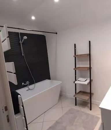 Aux Trois Parentales Et Son Jacuzzi Villa *